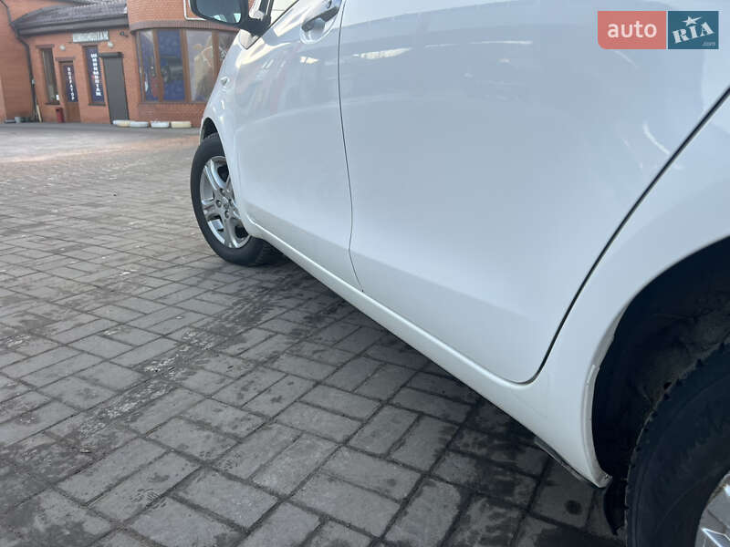 Хэтчбек Toyota Yaris 2010 в Дубно