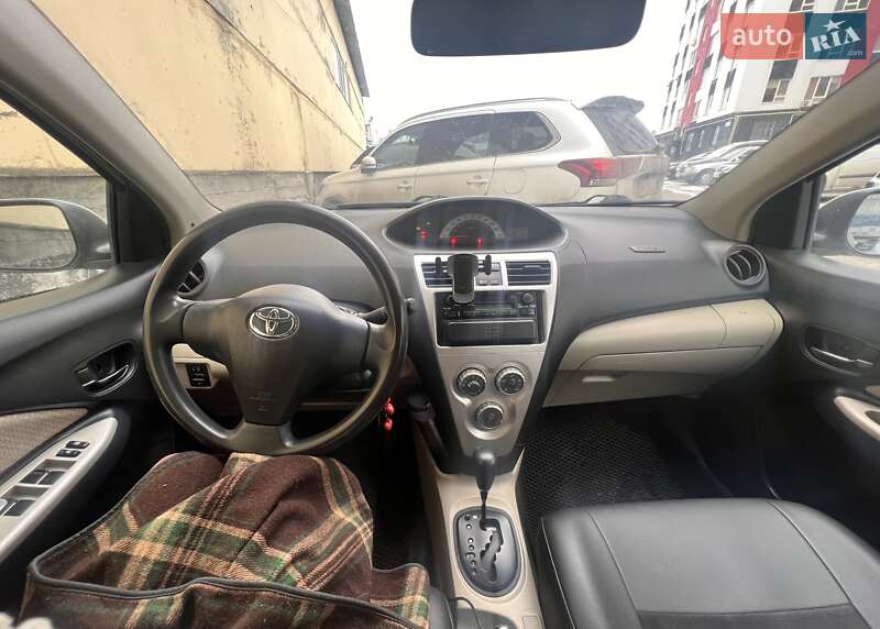 Седан Toyota Yaris 2006 в Киеве