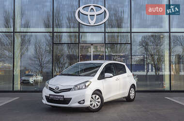 Хэтчбек Toyota Yaris 2013 в Днепре