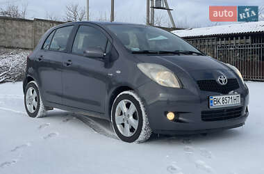 Хэтчбек Toyota Yaris 2008 в Ровно