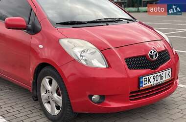 Хэтчбек Toyota Yaris 2006 в Дубно