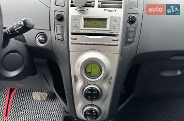 Хэтчбек Toyota Yaris 2006 в Дубно