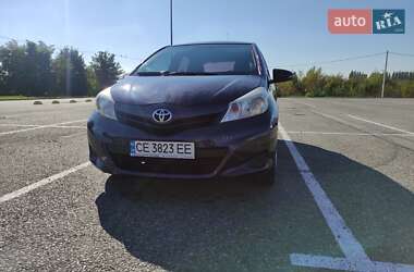 Хетчбек Toyota Yaris 2012 в Чернівцях