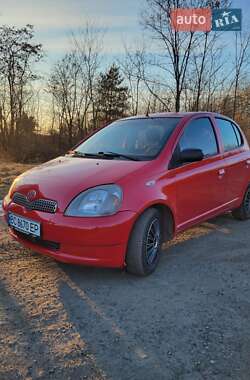 Хетчбек Toyota Yaris 2000 в Великих Мостах