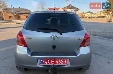 Хэтчбек Toyota Yaris 2006 в Городке