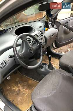 Хетчбек Toyota Yaris 2000 в Одесі