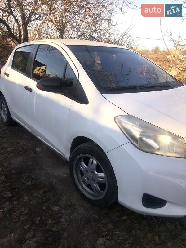 Хэтчбек Toyota Yaris 2014 в Киеве