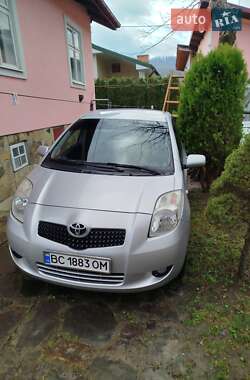 Хэтчбек Toyota Yaris 2008 в 