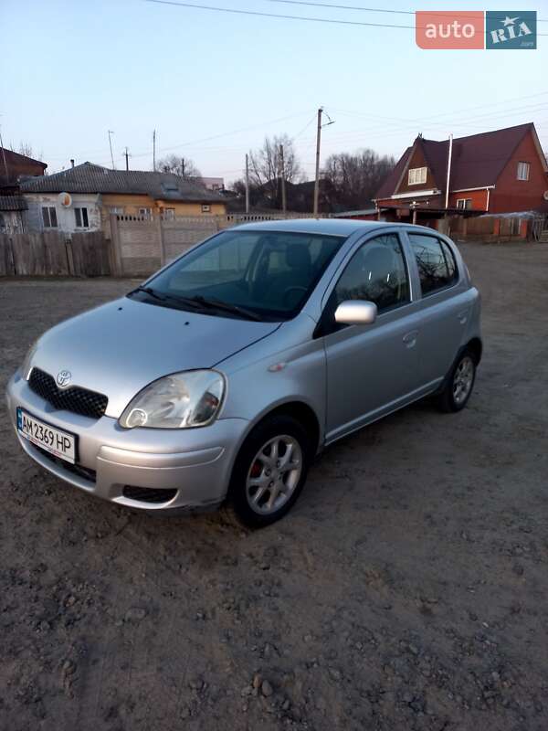 Хэтчбек Toyota Yaris 2003 в Малине