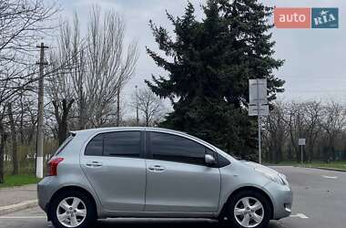 Хэтчбек Toyota Yaris 2007 в 