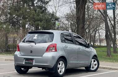 Хэтчбек Toyota Yaris 2007 в 
