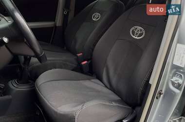 Хэтчбек Toyota Yaris 2007 в 