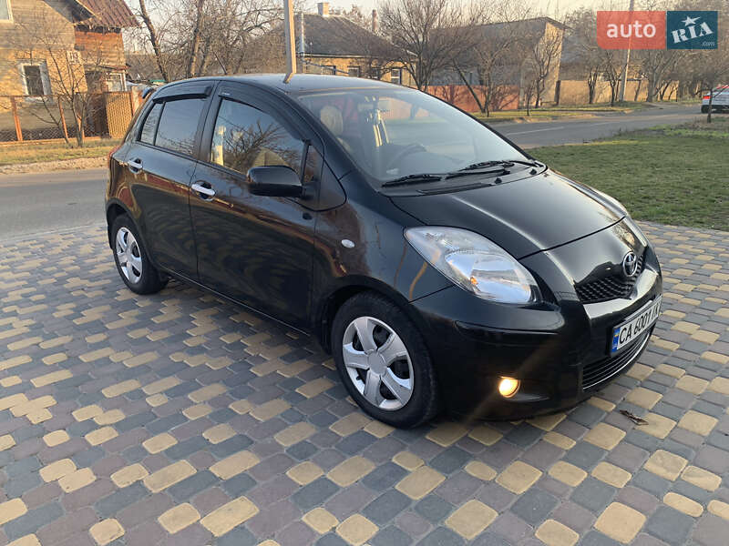 Хэтчбек Toyota Yaris 2010 в Черкассах