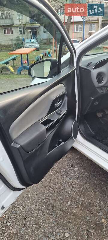 Хетчбек Toyota Yaris 2016 в Харкові