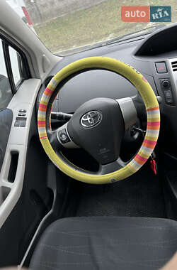 Хэтчбек Toyota Yaris 2008 в 