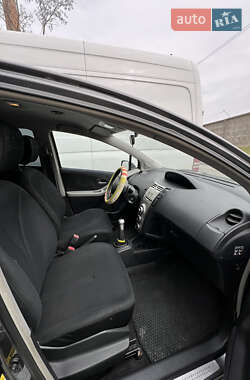 Хэтчбек Toyota Yaris 2008 в 