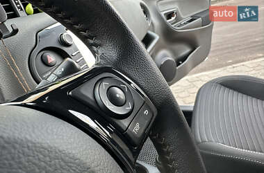 Хетчбек Toyota Yaris 2019 в 