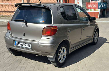 Хэтчбек Toyota Yaris 2003 в 