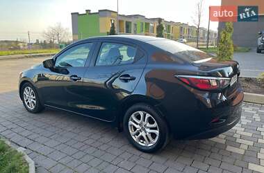 Седан Toyota Yaris 2015 в 