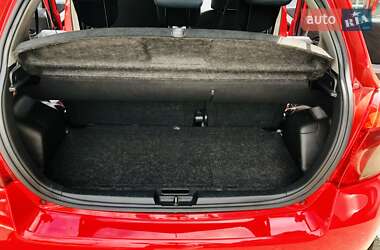 Хэтчбек Toyota Yaris 2006 в 