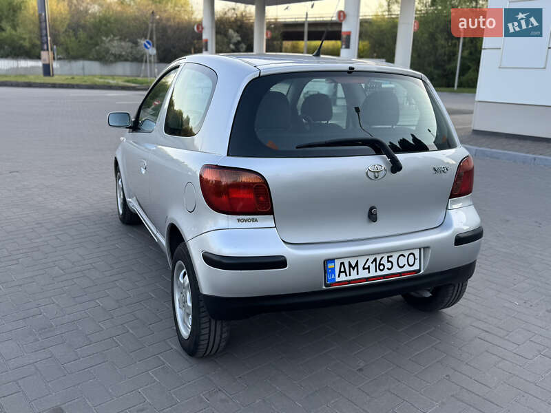 Хэтчбек Toyota Yaris 2005 в Каменском
