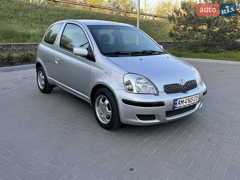 Хэтчбек Toyota Yaris 2005 в Каменском