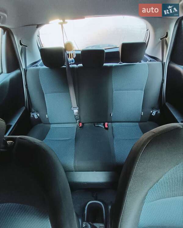 Хэтчбек Toyota Yaris 2013 в Каменском фото 2 Хэтчбек Toyota Yaris 2013 в Каменском