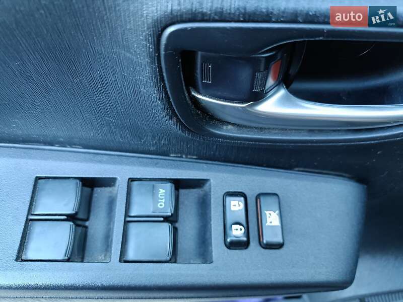 Хэтчбек Toyota Yaris 2013 в Каменском фото 9 Хэтчбек Toyota Yaris 2013 в Каменском