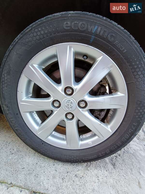 Хэтчбек Toyota Yaris 2013 в Каменском фото 18 Хэтчбек Toyota Yaris 2013 в Каменском