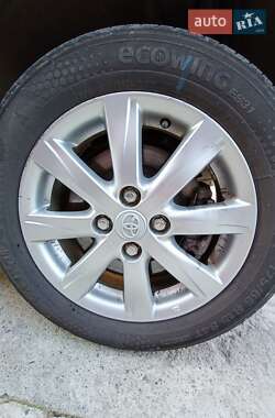 Хэтчбек Toyota Yaris 2013 в 