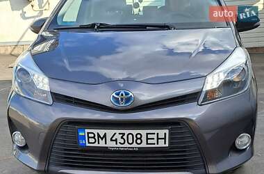 Хэтчбек Toyota Yaris 2013 в 