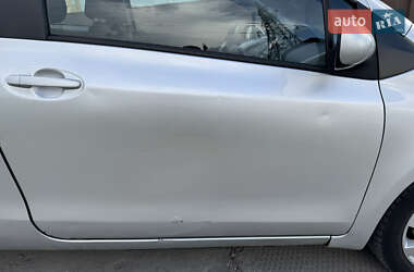 Хэтчбек Toyota Yaris 2010 в 
