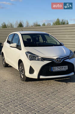 Хэтчбек Toyota Yaris 2014 в 