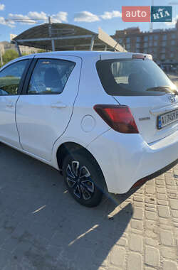 Хэтчбек Toyota Yaris 2014 в 