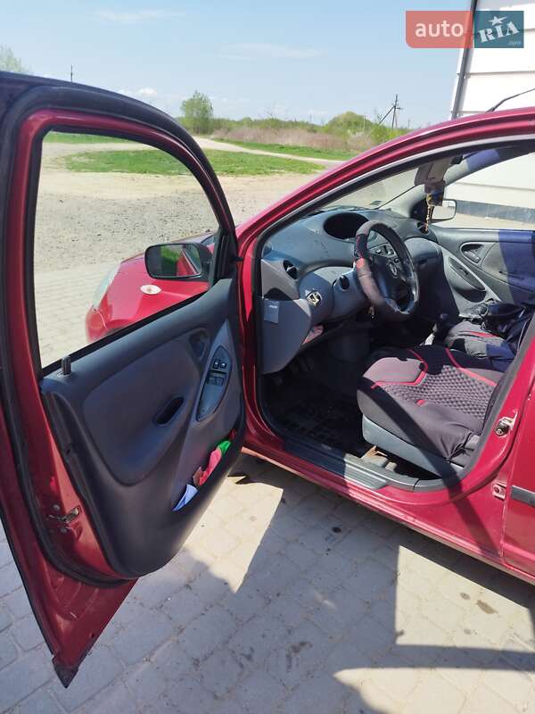 Хетчбек Toyota Yaris 2002 в Яворові