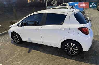 Хэтчбек Toyota Yaris 2016 в 