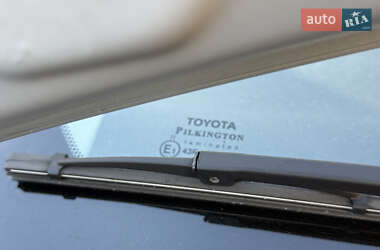 Хэтчбек Toyota Yaris 2012 в 