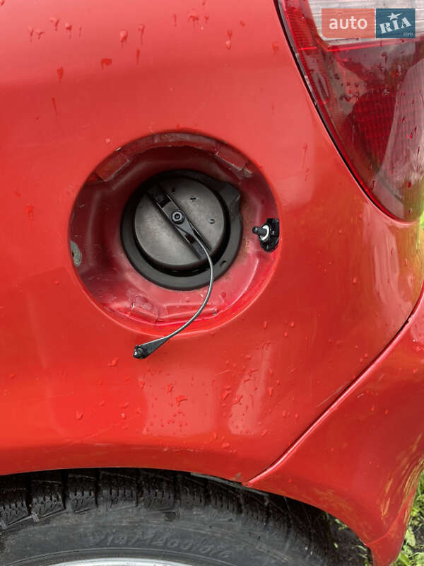 Хэтчбек Toyota Yaris 2000 в Львове