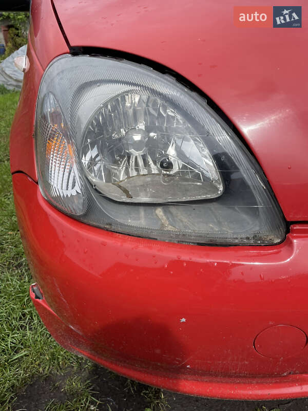 Хэтчбек Toyota Yaris 2000 в Львове