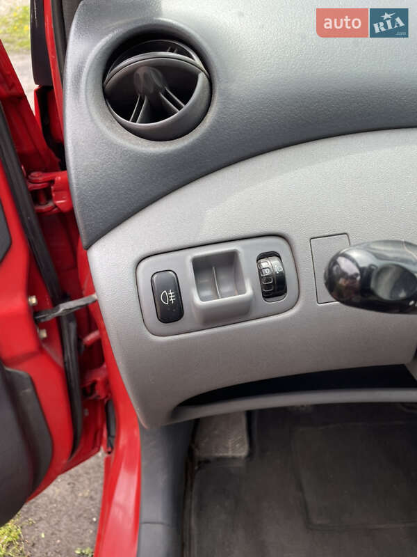 Хэтчбек Toyota Yaris 2000 в Львове