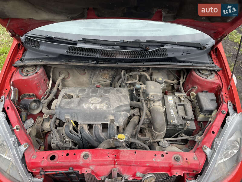 Хэтчбек Toyota Yaris 2000 в Львове