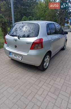 Хэтчбек Toyota Yaris 2006 в 