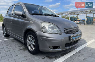 Хэтчбек Toyota Yaris 2003 в 