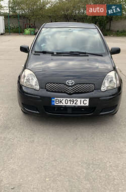 Хэтчбек Toyota Yaris 2003 в Вараше