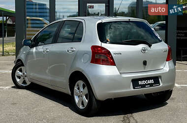 Хэтчбек Toyota Yaris 2008 в 