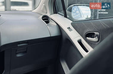 Хэтчбек Toyota Yaris 2008 в 