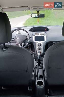 Хетчбек Toyota Yaris 2007 в 