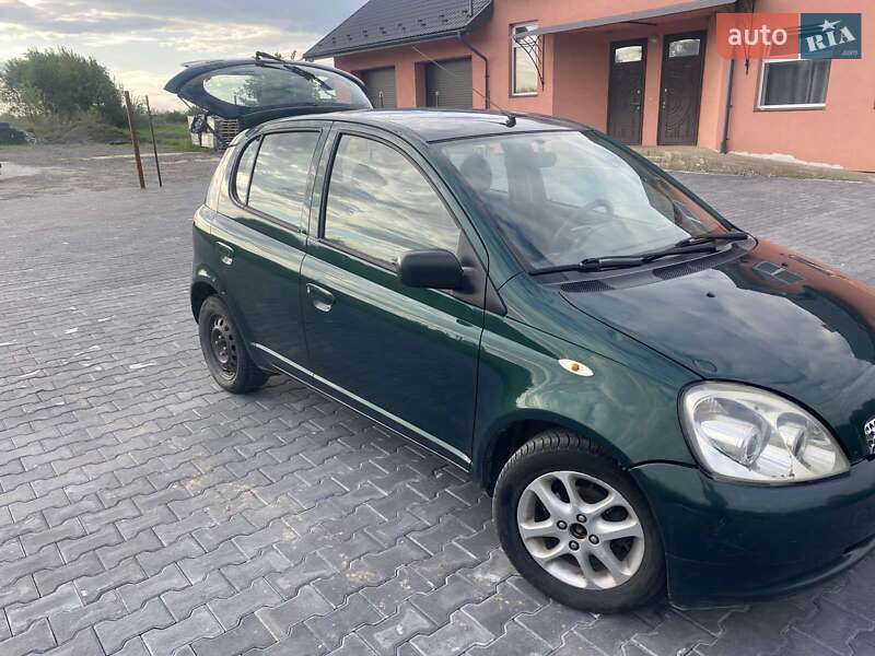Хэтчбек Toyota Yaris 2002 в Комарному