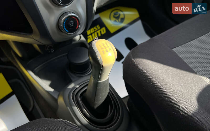 Хетчбек Toyota Yaris 2006 в Львові