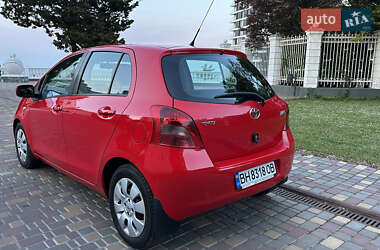 Хэтчбек Toyota Yaris 2007 в 